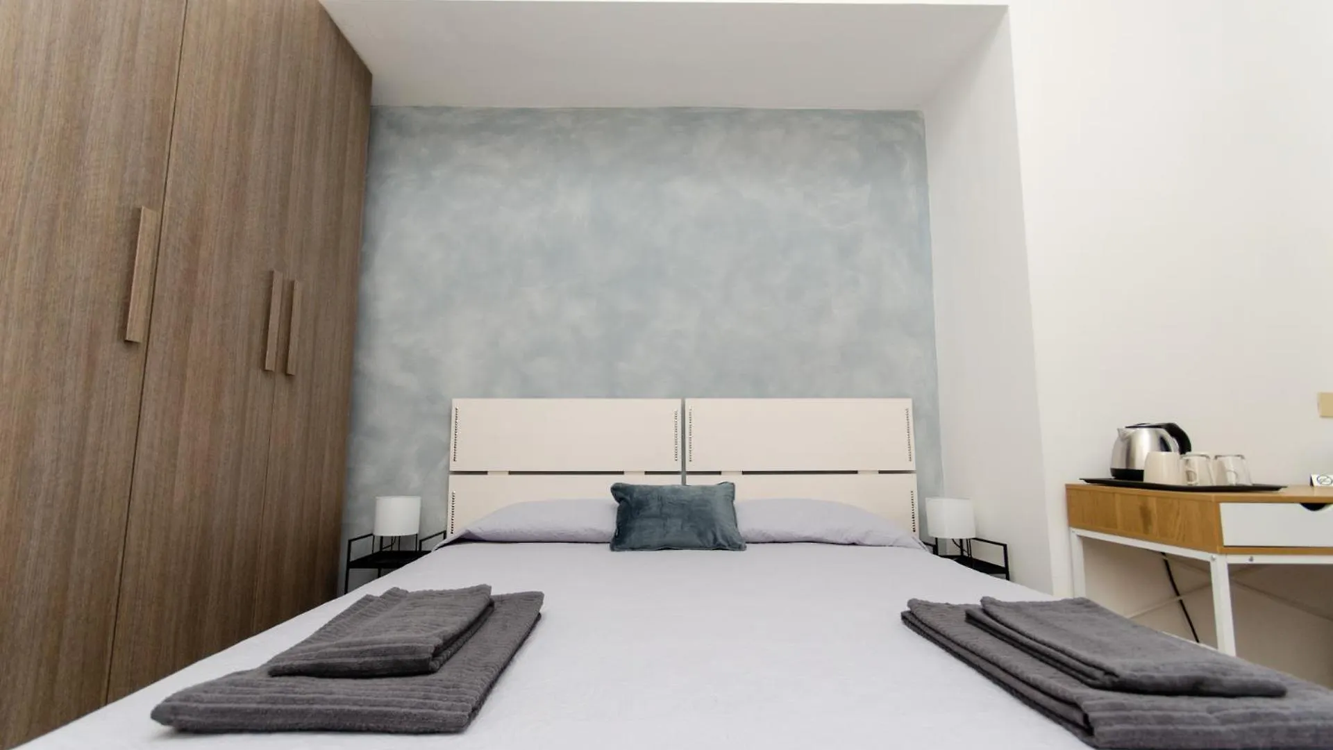 Blue Room Milano 0*,  Italia